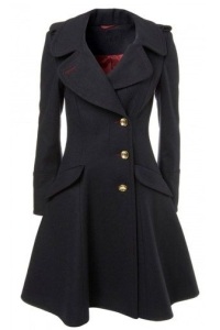 Что носить с черным пальто: рекомендации стилистов 