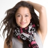 Женские шарфы: проблема выбора (50 фото знаменитостей в шарфах)