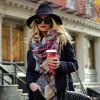 Как красиво завязать шарф на пальто: шик демисезонной моды